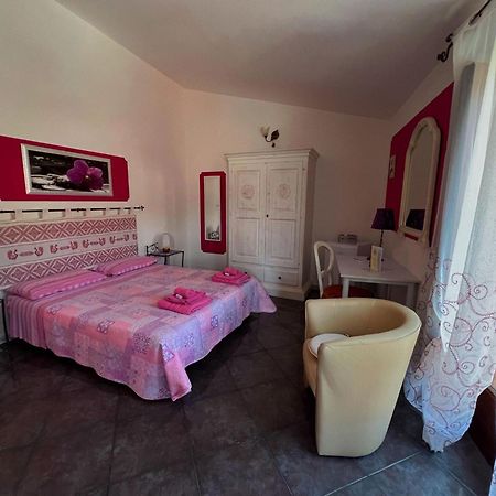 Locazioni Brevi La Rosaviola Guest Rooms Teulada Bagian luar foto