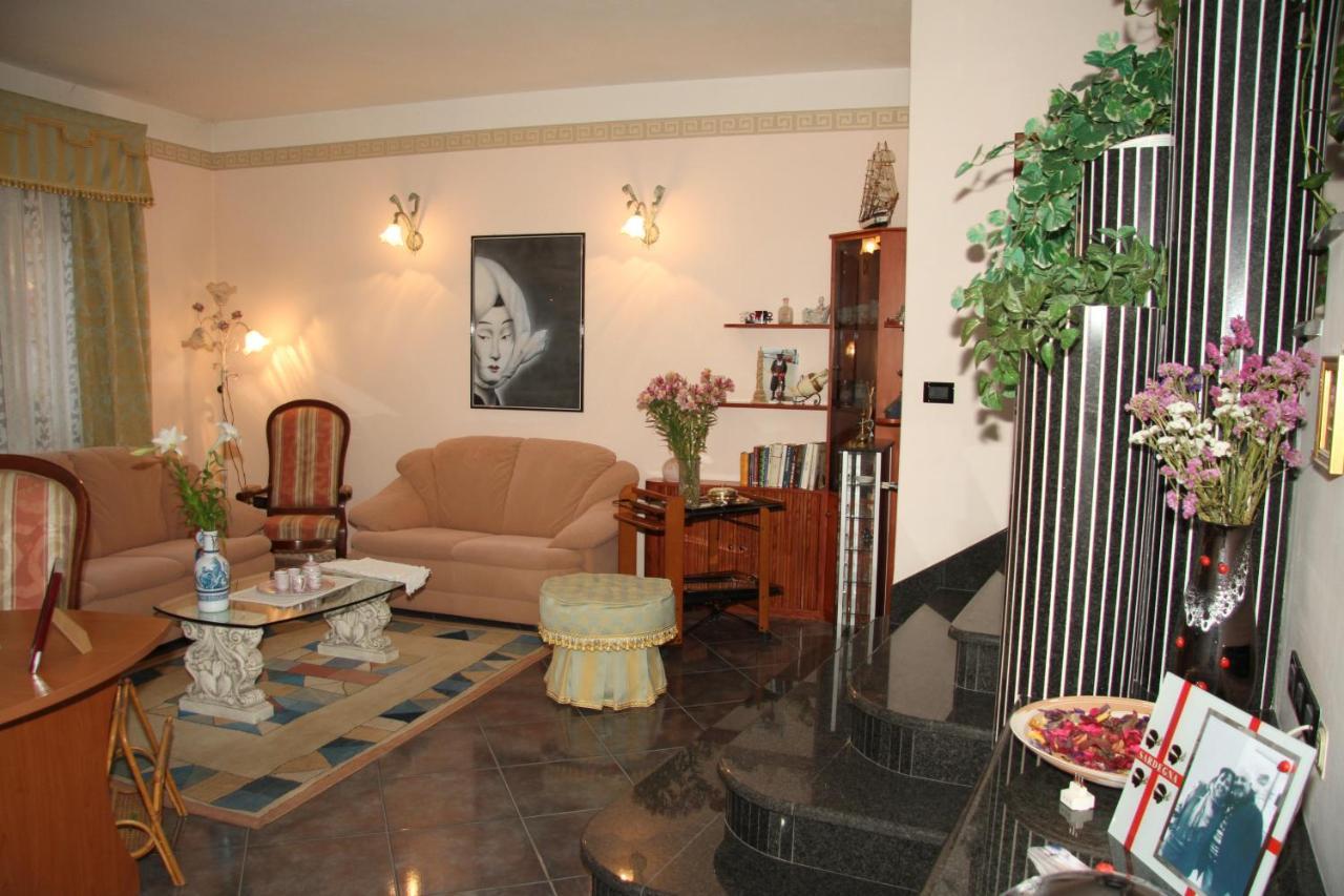 Locazioni Brevi La Rosaviola Guest Rooms Teulada Bagian luar foto